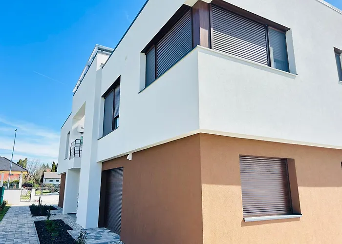 Marina Deluxe Apartment